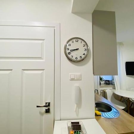 Ferienwohnung Bezagenta Mozart8 Studio Easy Access To City Wifi Warschau Exterior foto