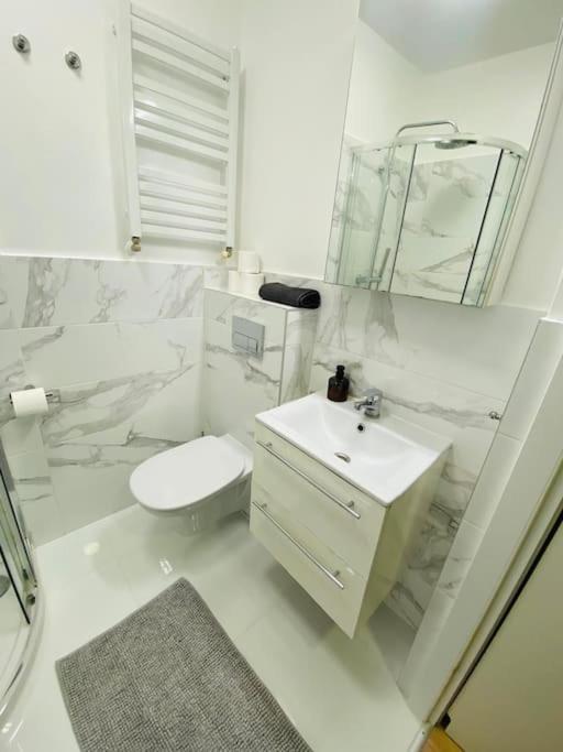 Ferienwohnung Bezagenta Mozart8 Studio Easy Access To City Wifi Warschau Exterior foto