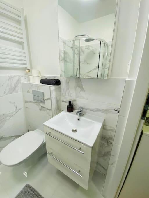 Ferienwohnung Bezagenta Mozart8 Studio Easy Access To City Wifi Warschau Exterior foto