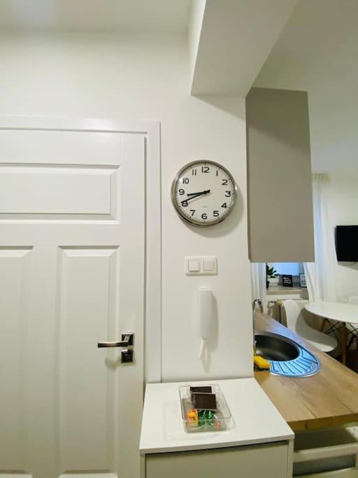 Ferienwohnung Bezagenta Mozart8 Studio Easy Access To City Wifi Warschau Exterior foto